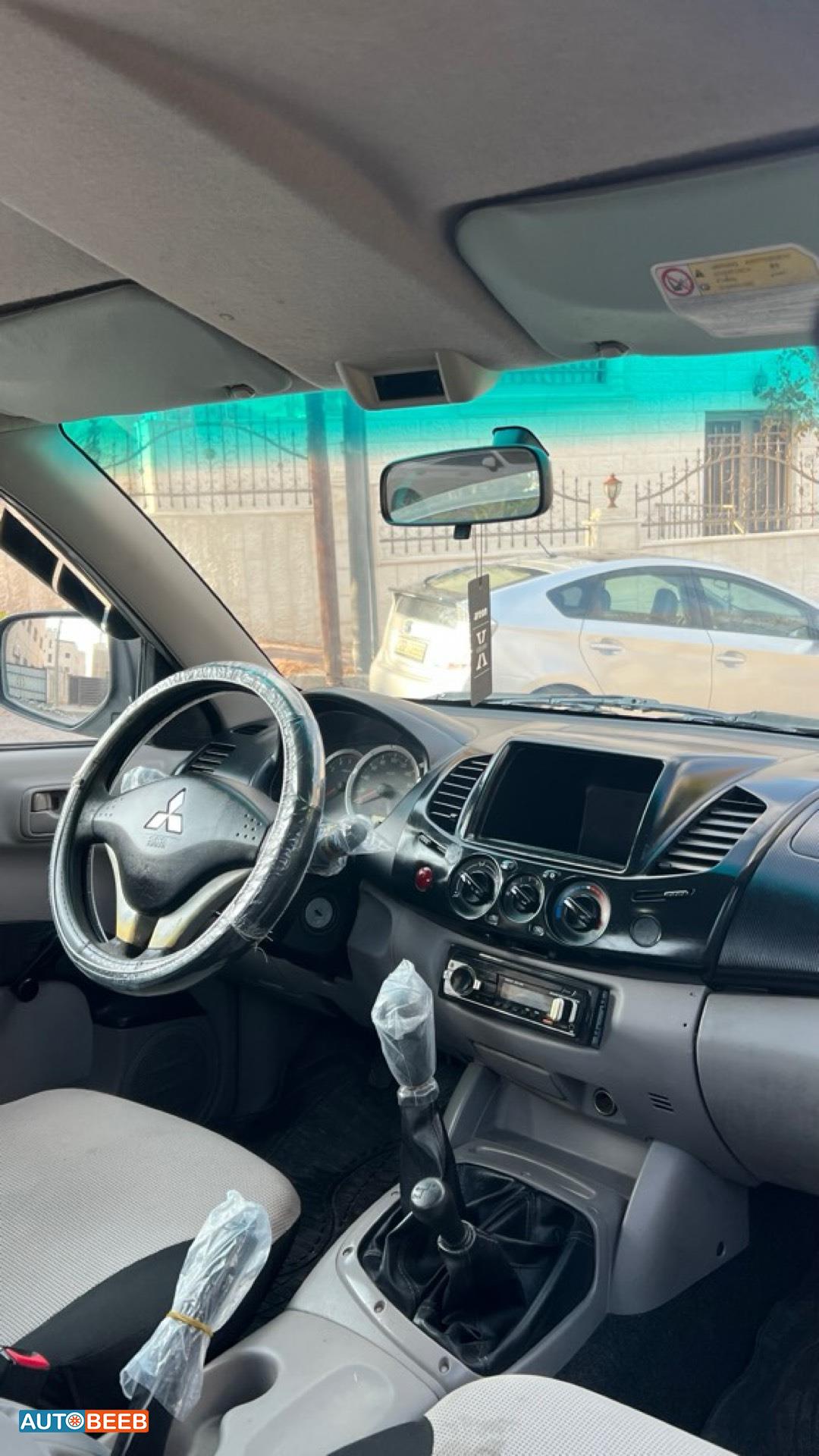 Mitsubishi L200 2015