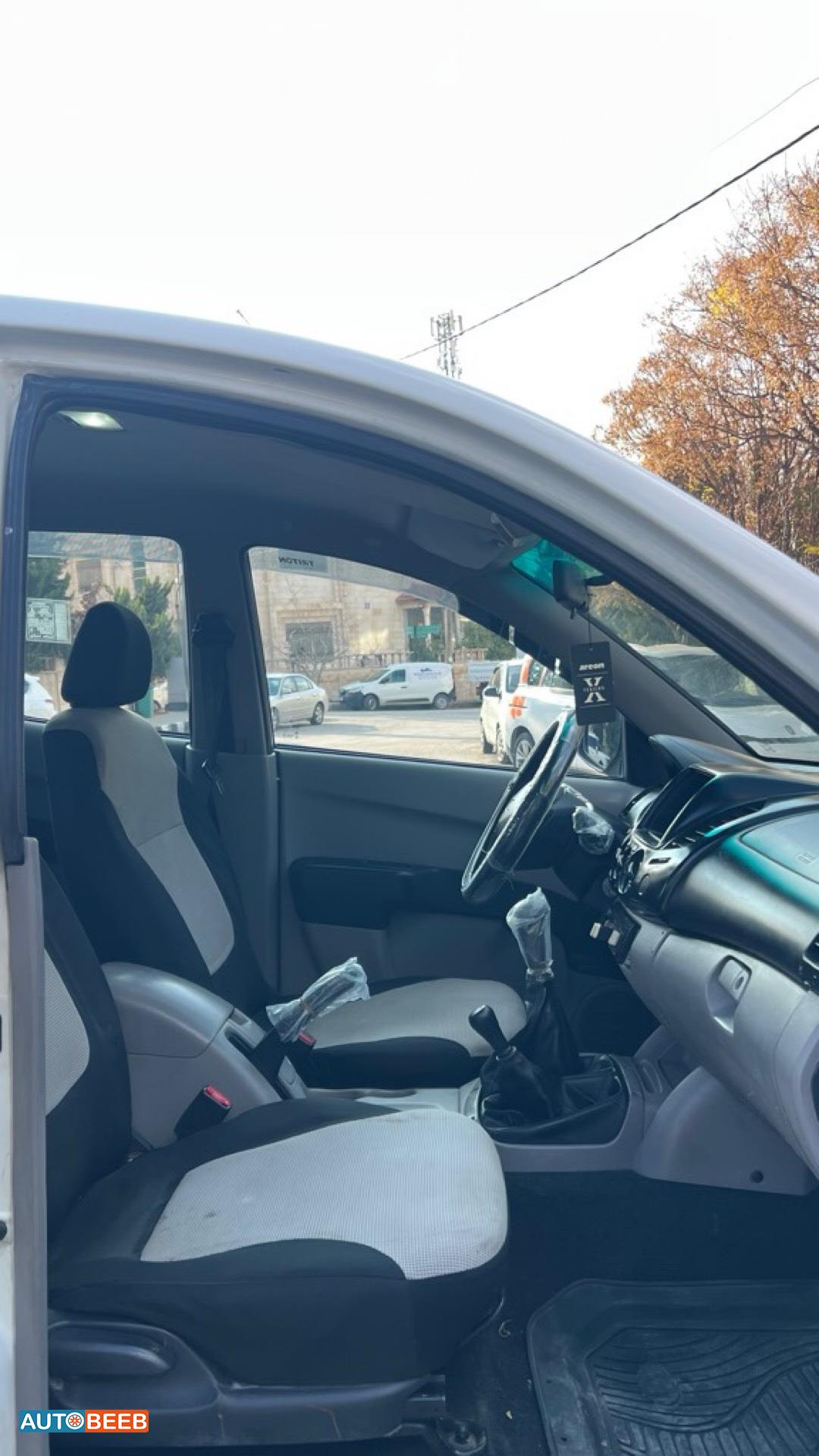 Mitsubishi L200 2015