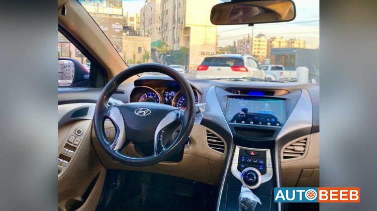Hyundai Elantra 2012