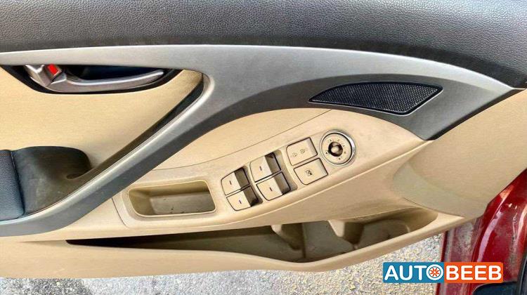 Hyundai Elantra 2012