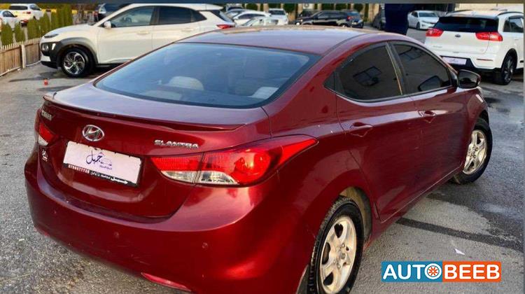 Hyundai Elantra 2012