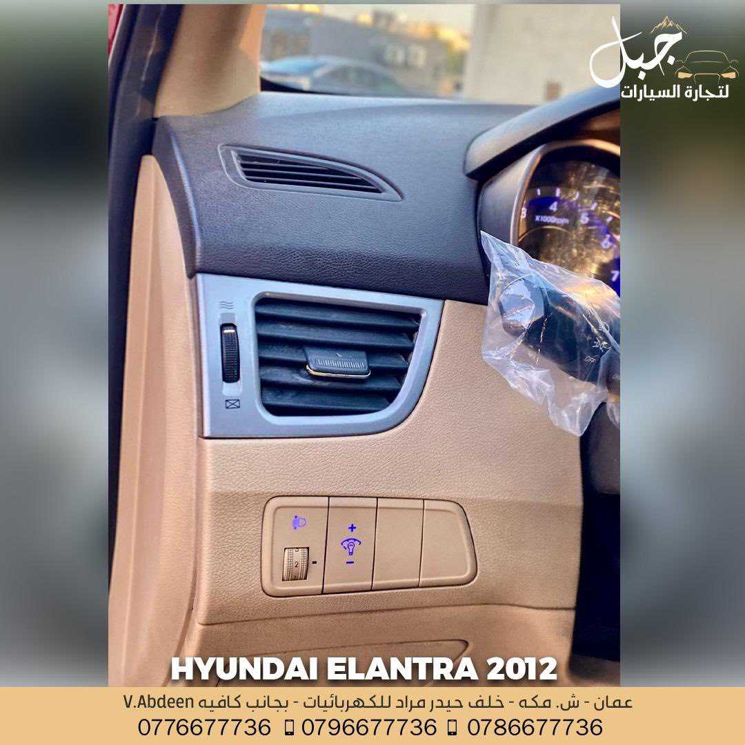 Hyundai Elantra 2012
