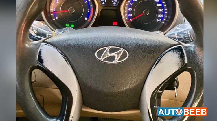 Hyundai Elantra 2012
