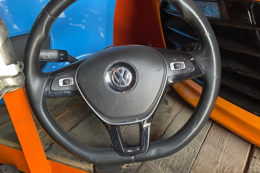 Cabin  Steering Wheel Volkswagen Golf GTI