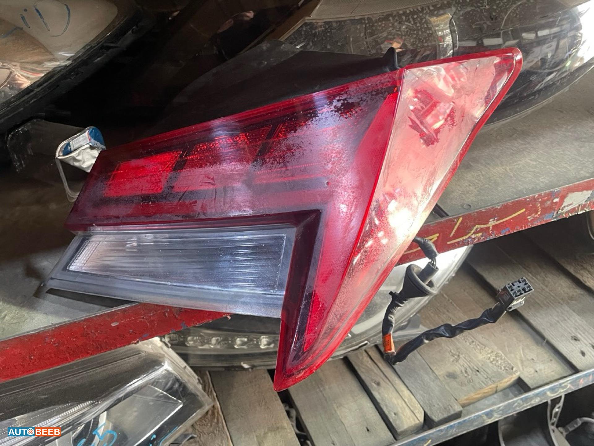 ضوء خلفي يمين شمال هيونداي النترا 2021 2022