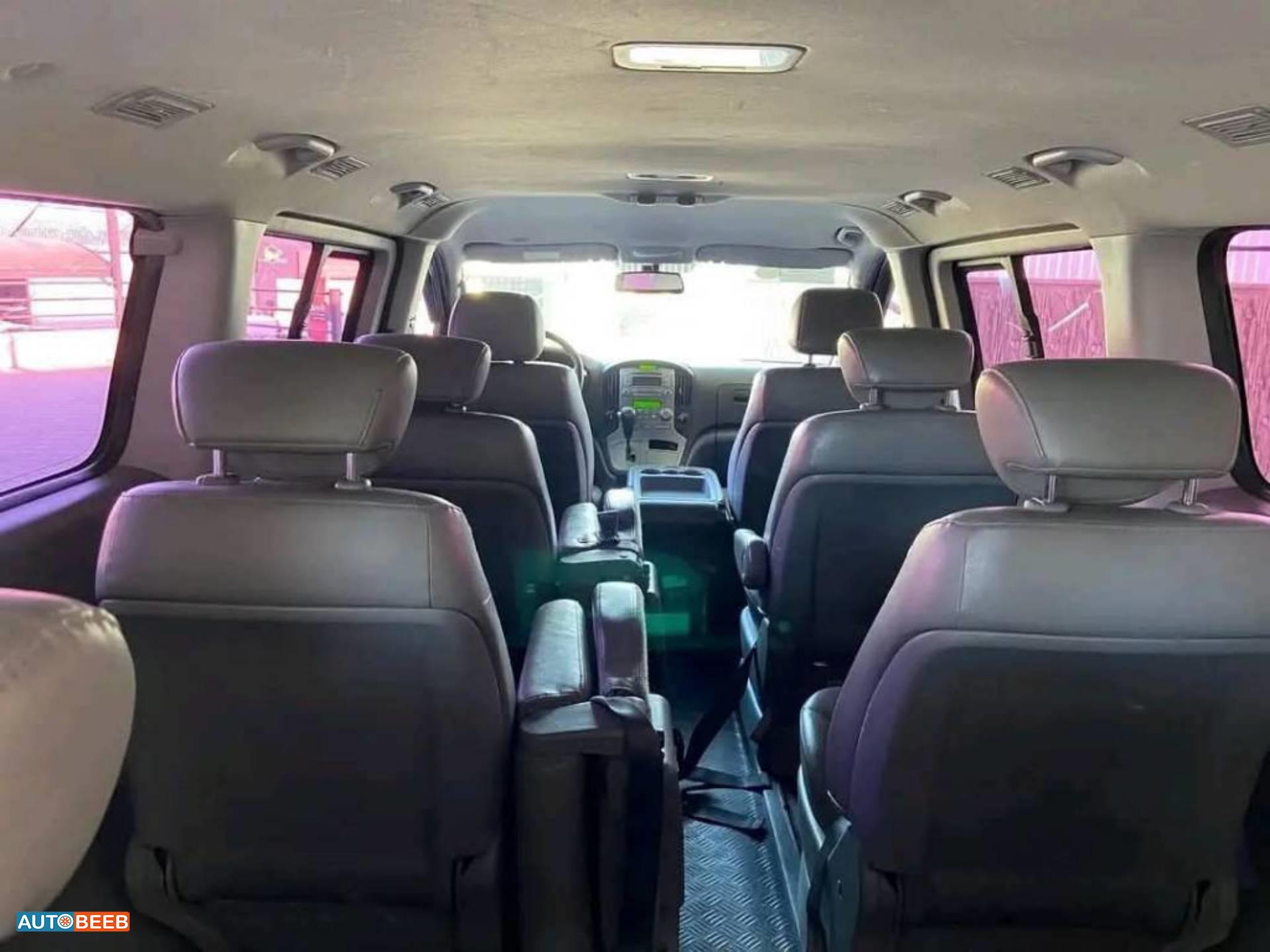 Minibus Hyundai 2014