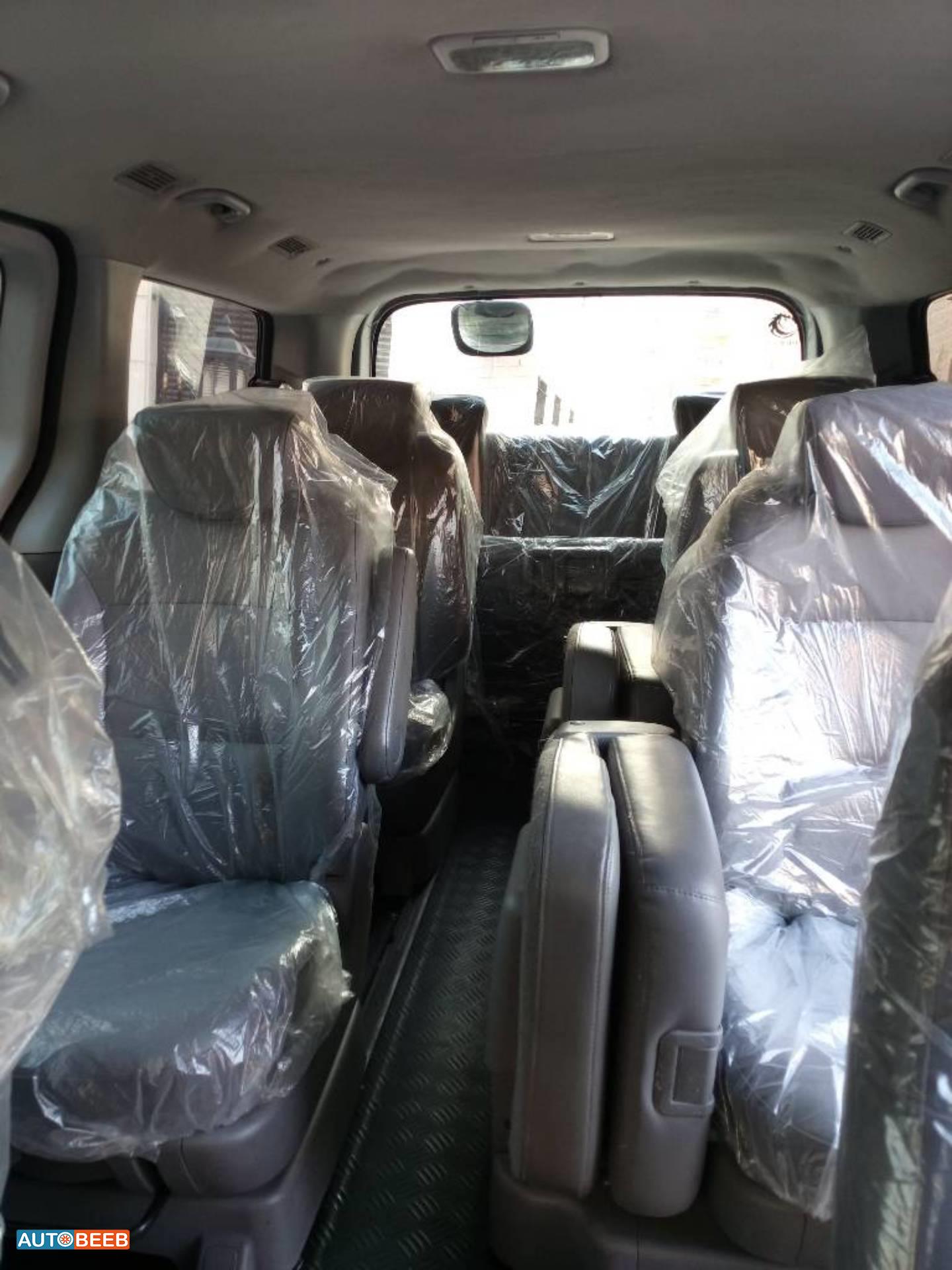 Minibus Hyundai 2014