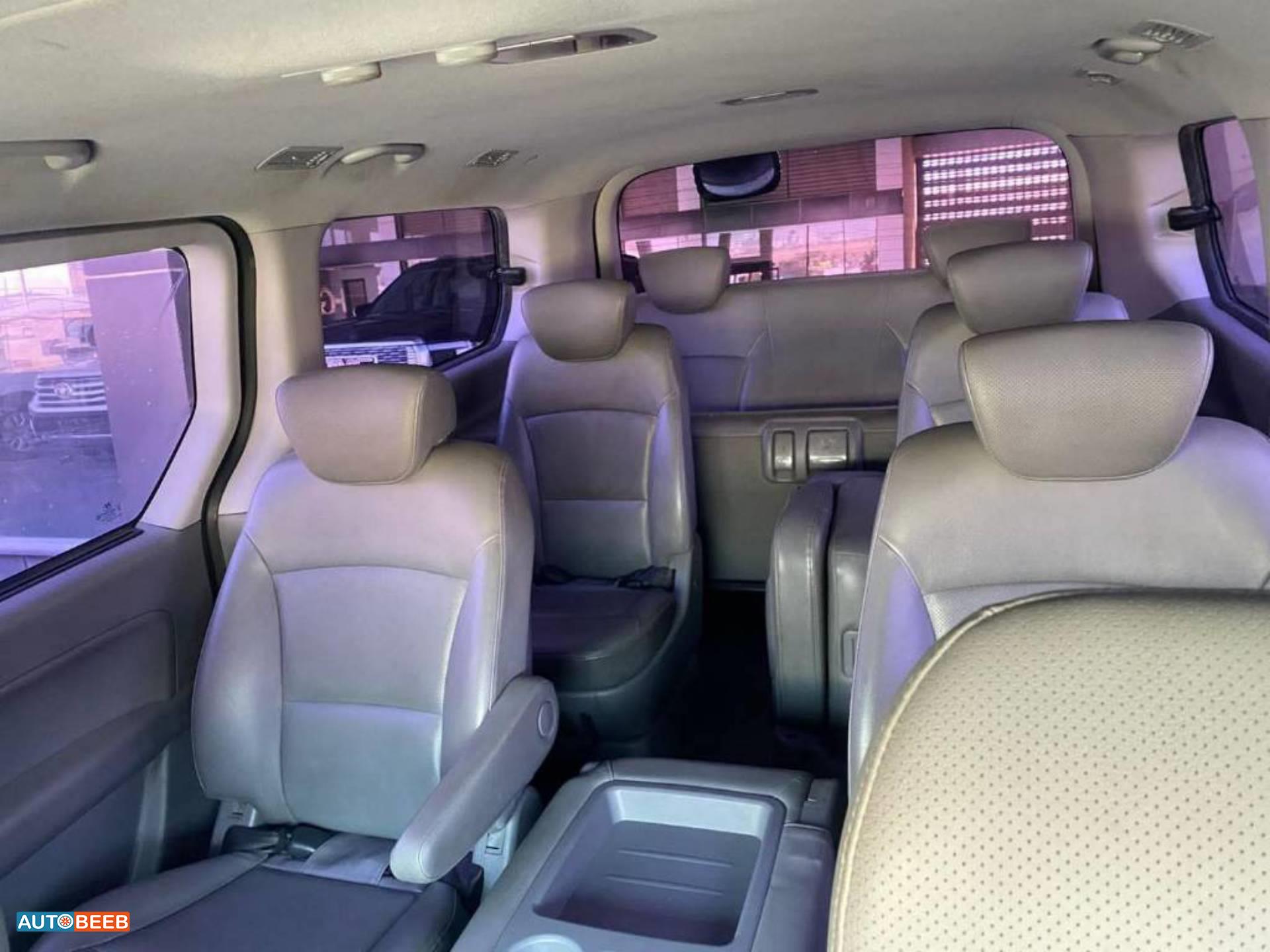 Minibus Hyundai 2014