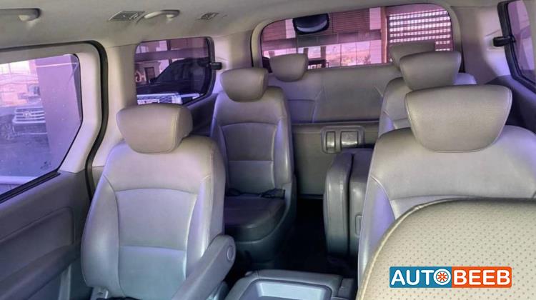 Minibus Hyundai 2014