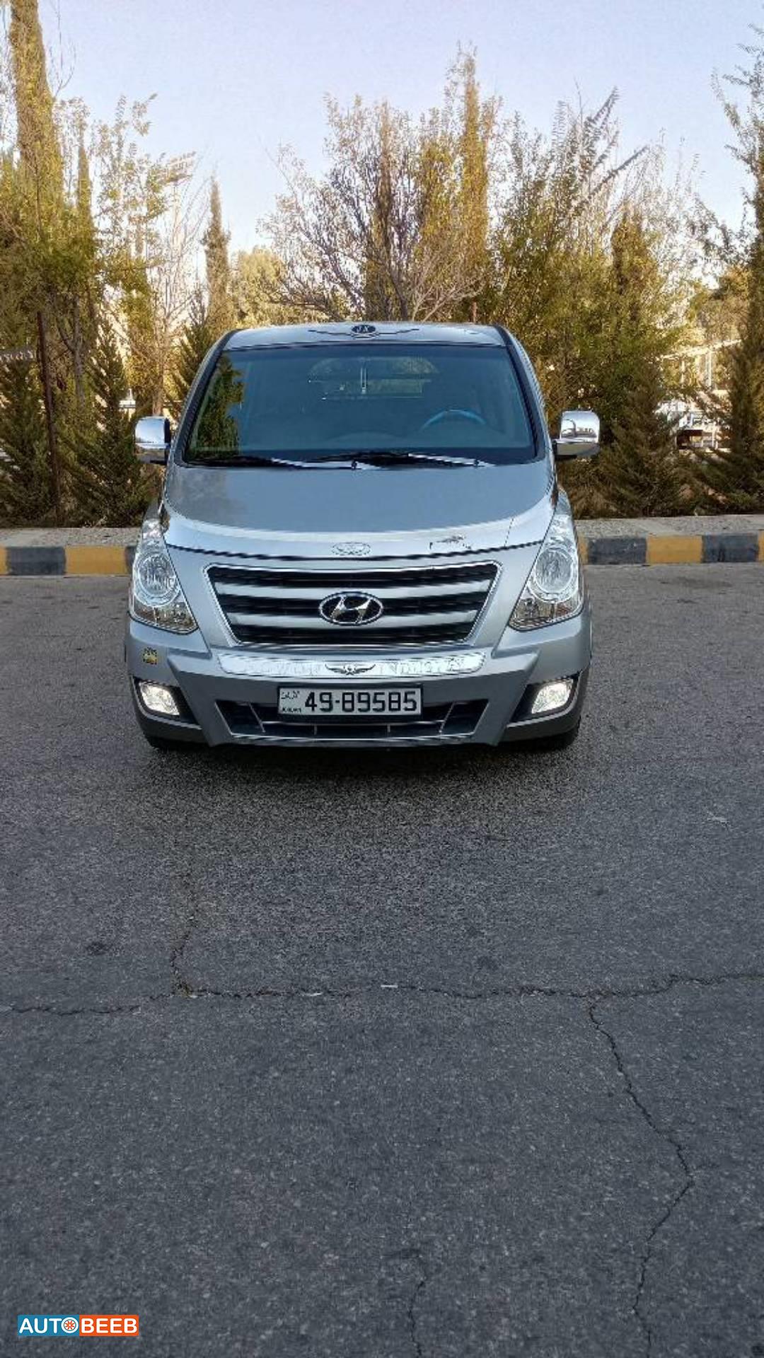 Minibus Hyundai 2017