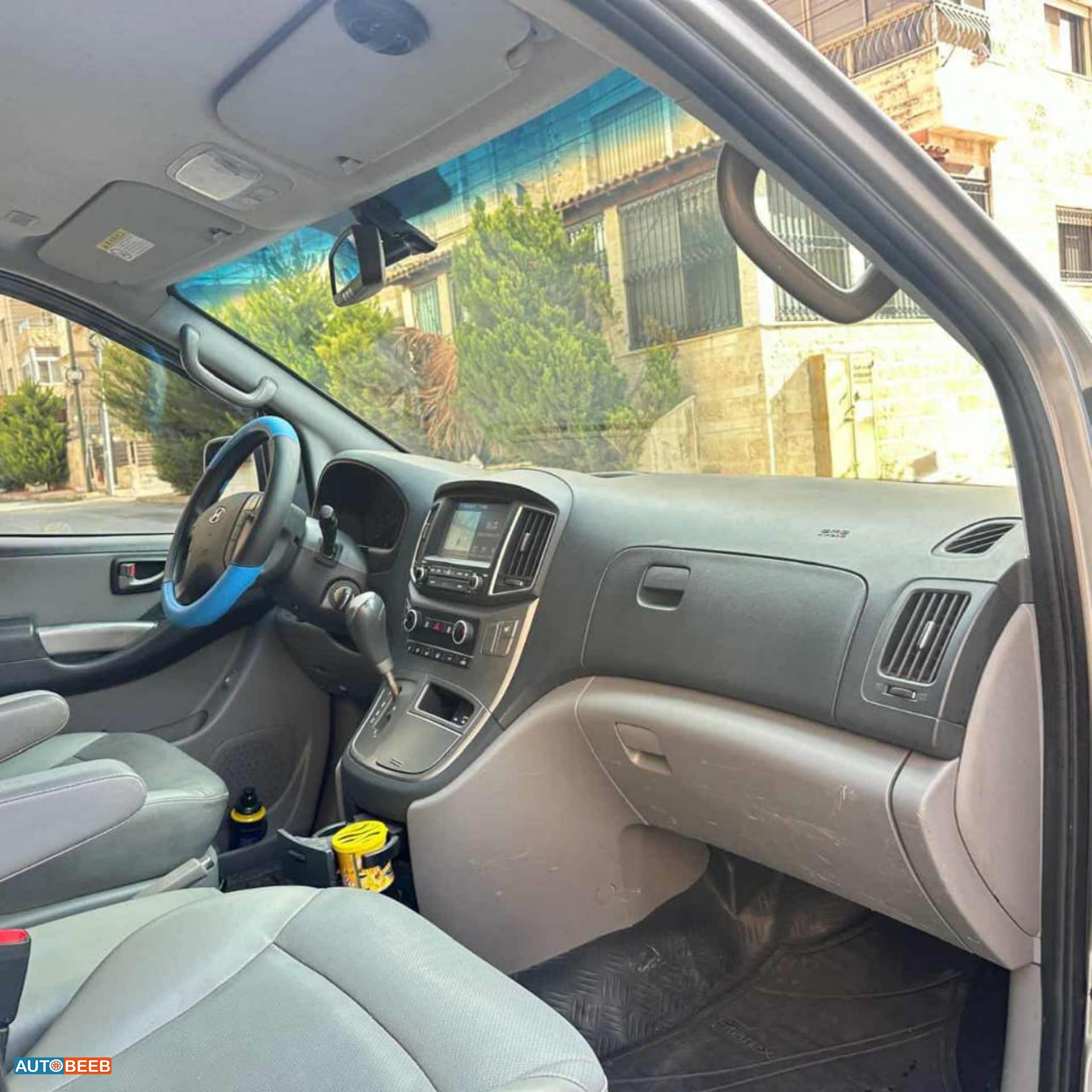 Minibus Hyundai 2017