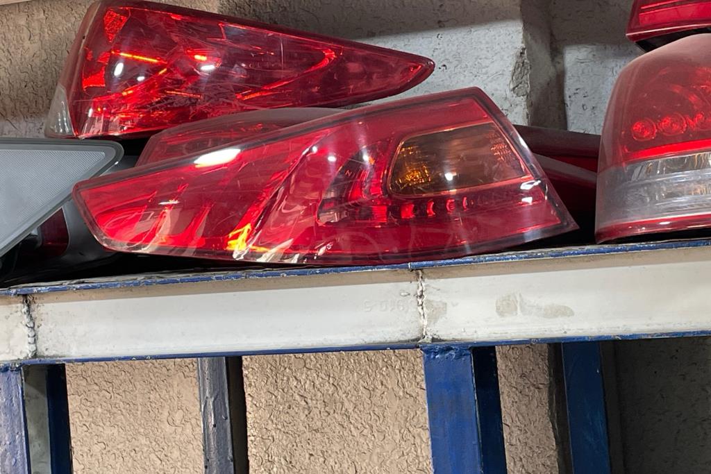 ضوء خلفي يمين شمال كيا k5 2014 2015 2016