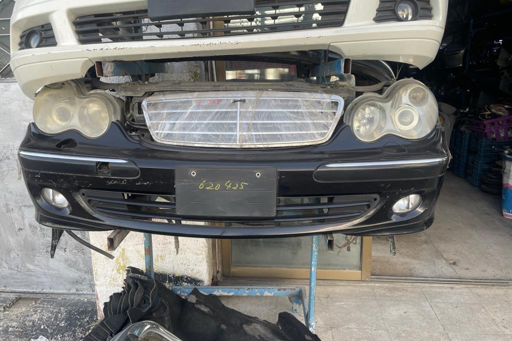 واجهة امامية طمبون مرسيدس c203 2005 