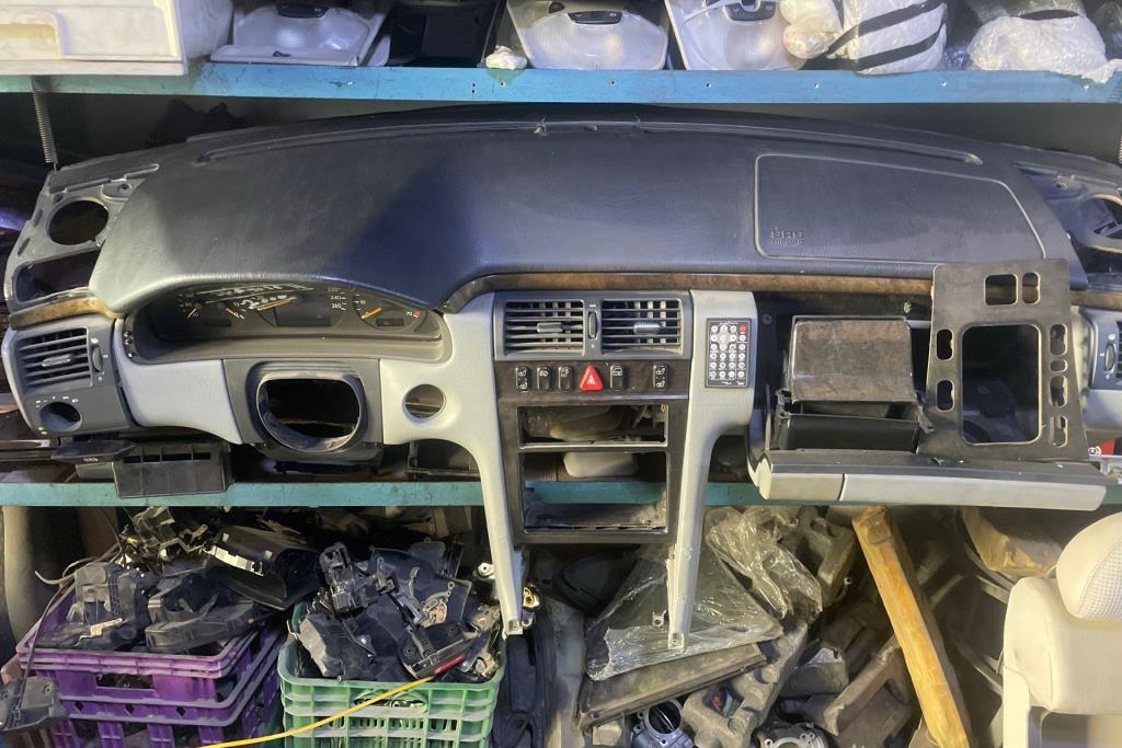 Cabin  Dashboard Mercedes Benz E200
