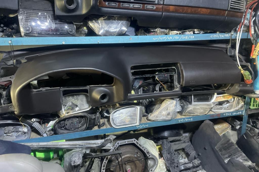 Cabin  Dashboard Mercedes Benz 