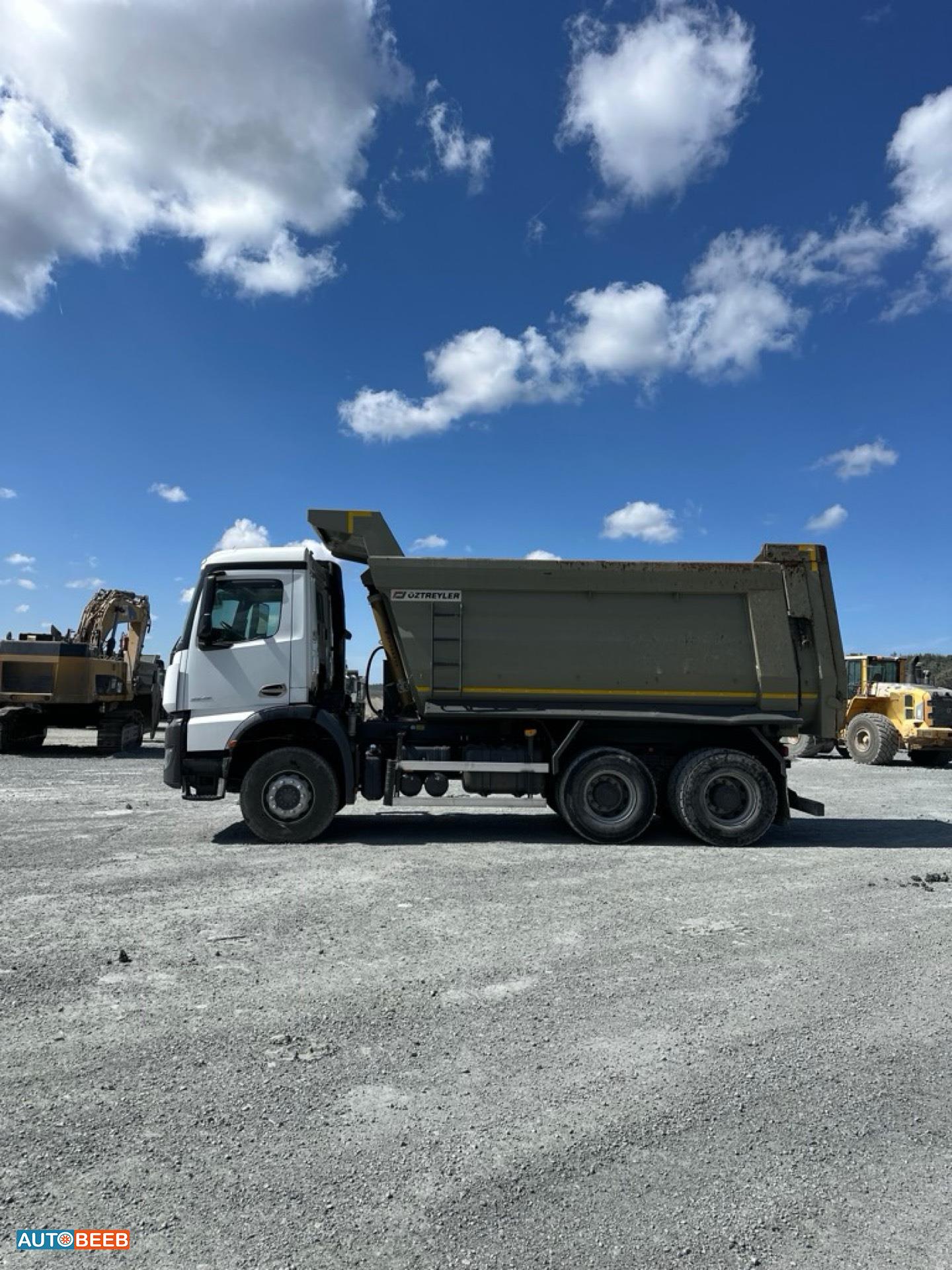 Tipper Mercedes Benz 2023