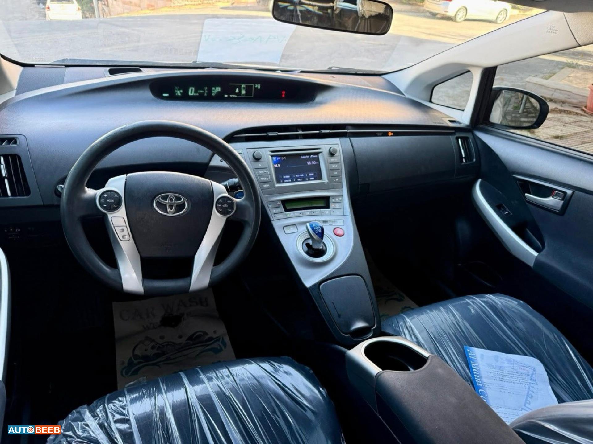 تويوتا بريوس 2014