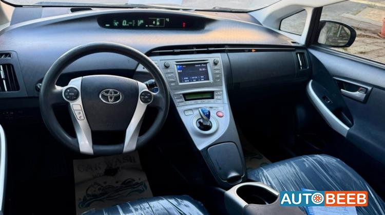 تويوتا بريوس 2014