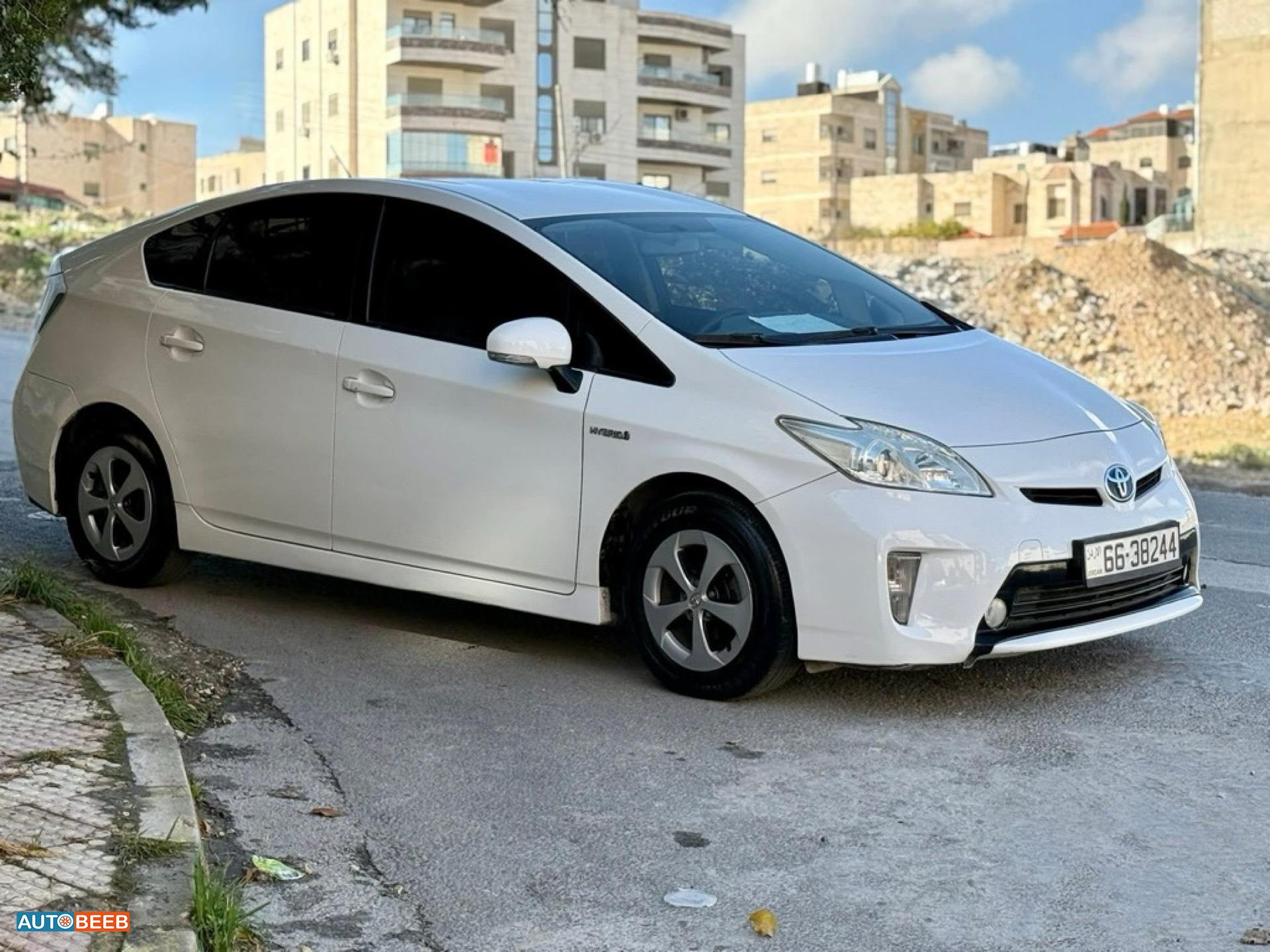 تويوتا بريوس 2014