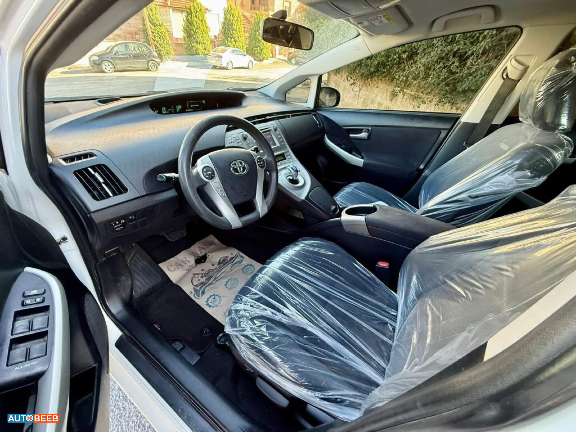 تويوتا بريوس 2014