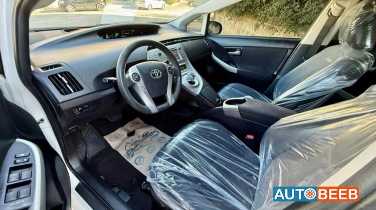 تويوتا بريوس 2014