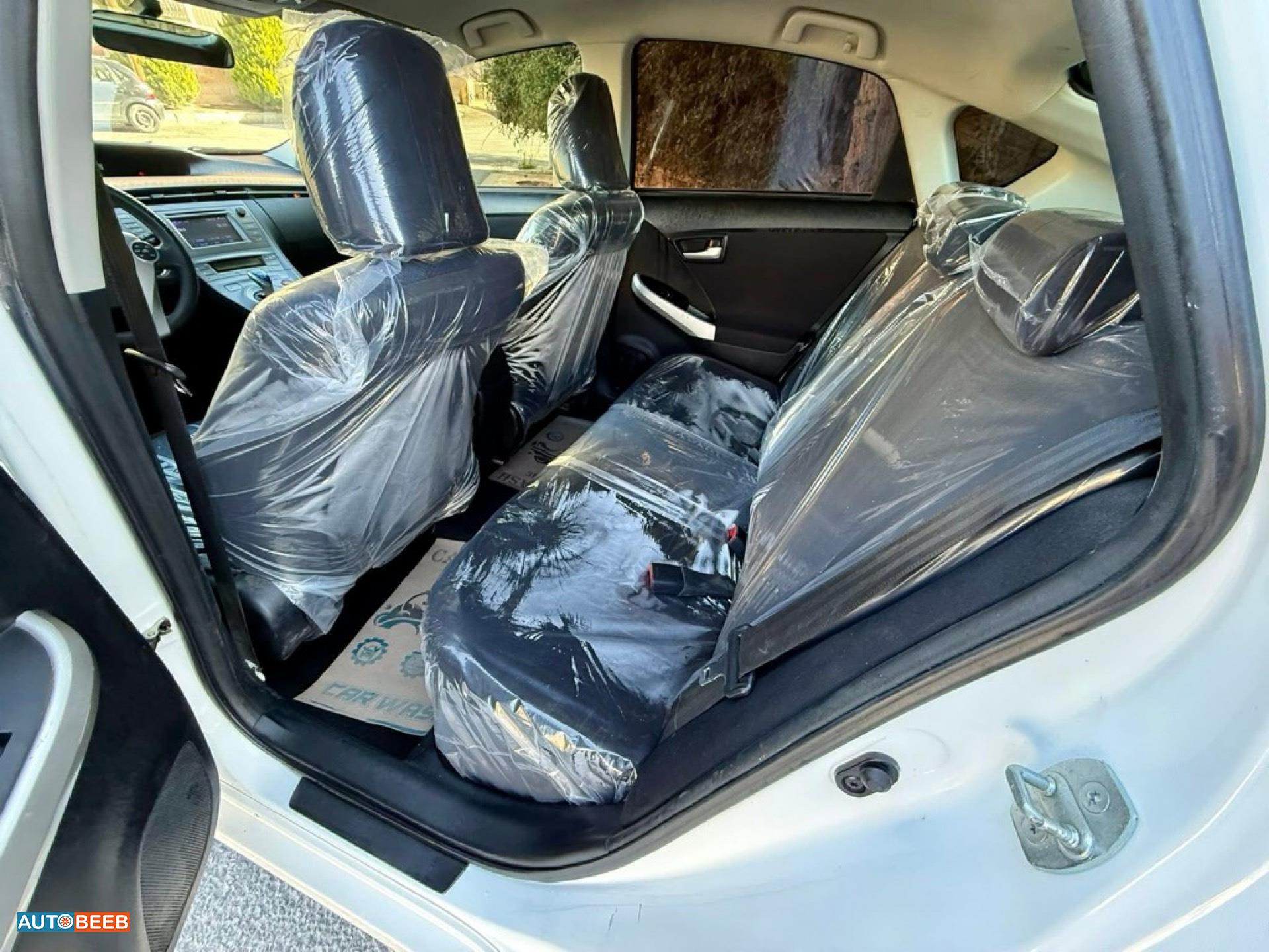 تويوتا بريوس 2014