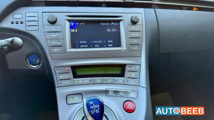 تويوتا بريوس 2014