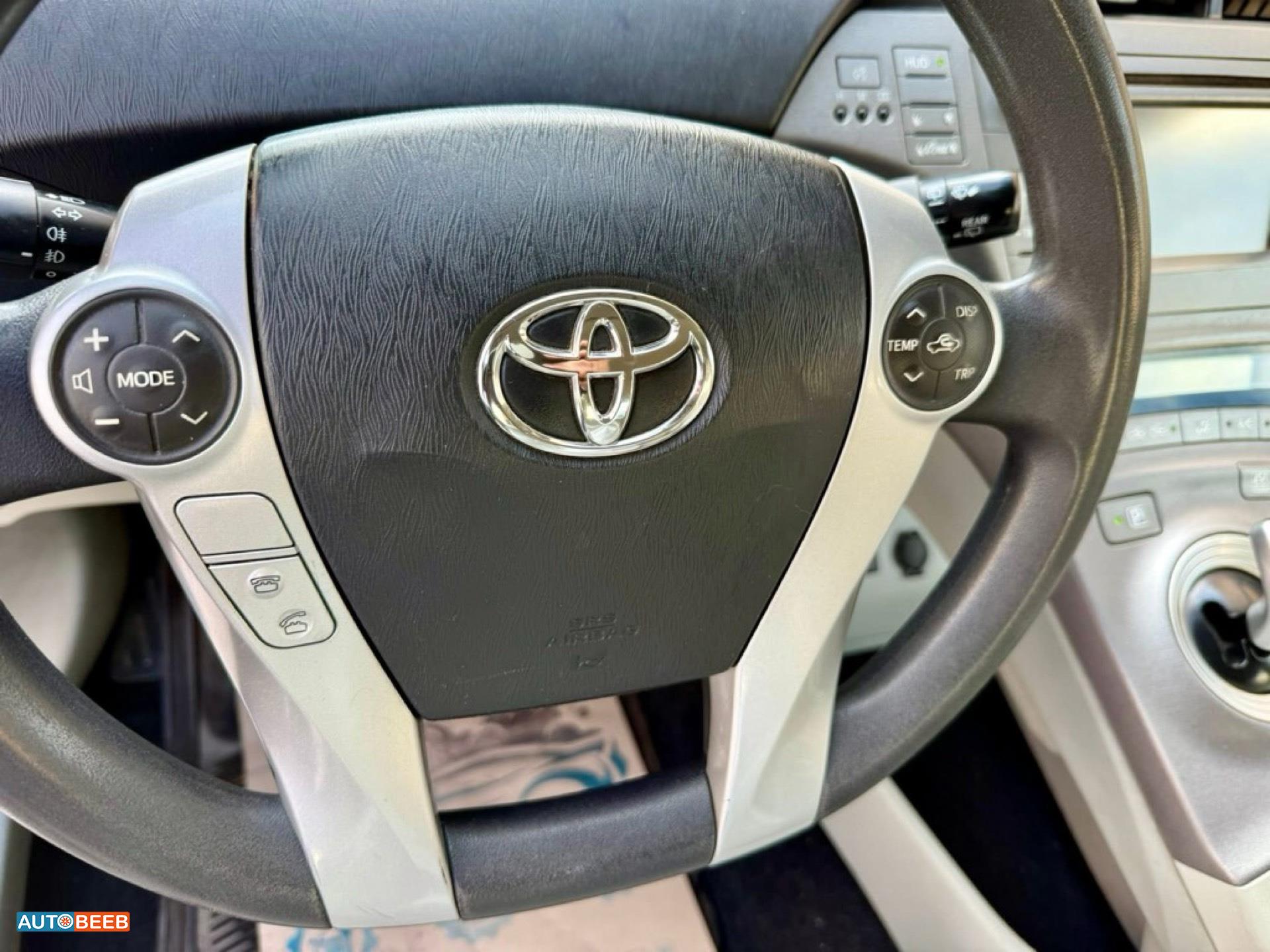 تويوتا بريوس 2014