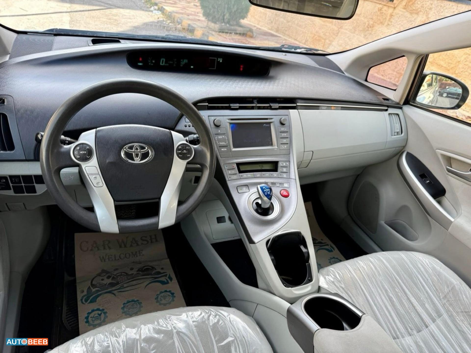 تويوتا بريوس 2014