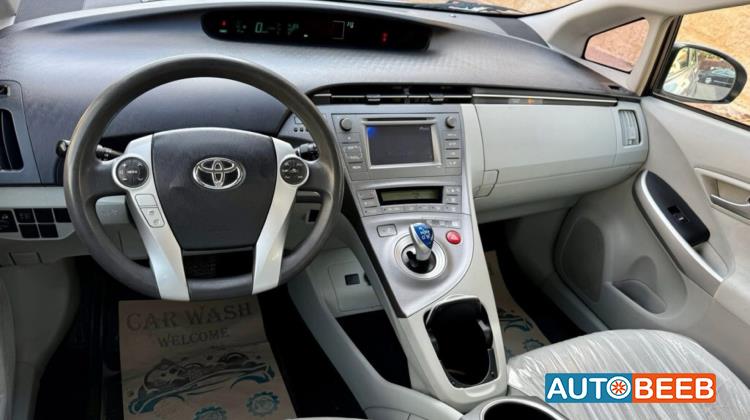 تويوتا بريوس 2014