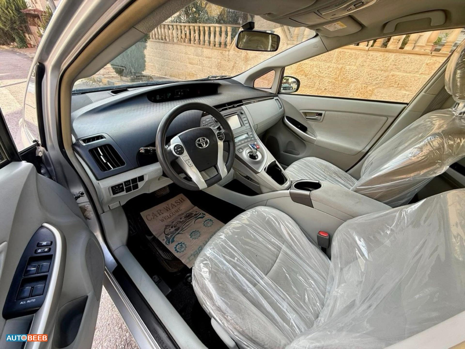 تويوتا بريوس 2014