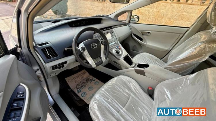 تويوتا بريوس 2014