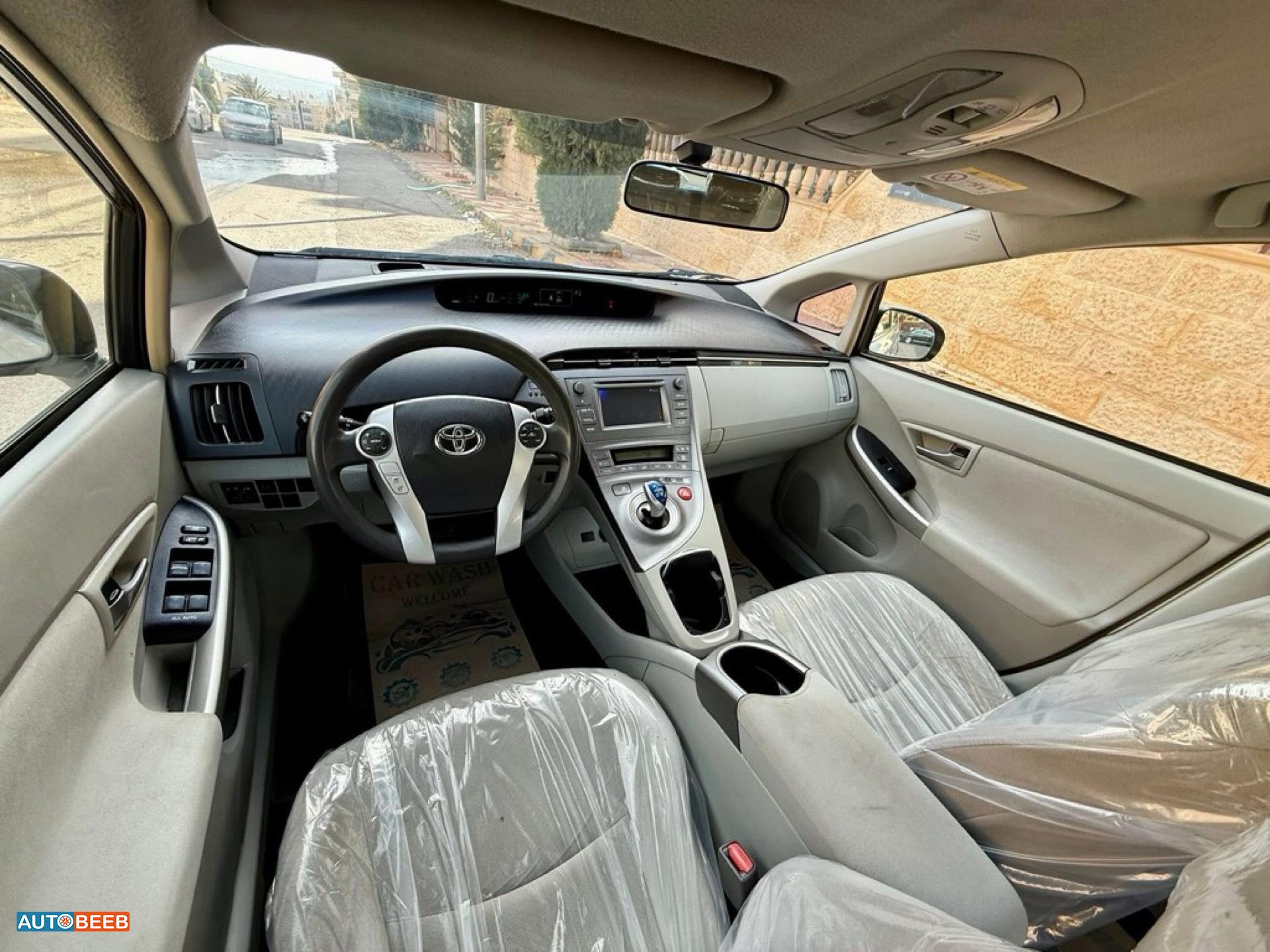 تويوتا بريوس 2014