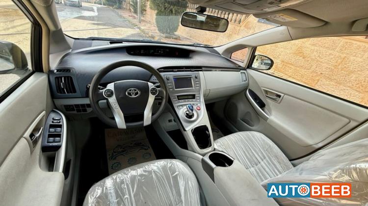 تويوتا بريوس 2014