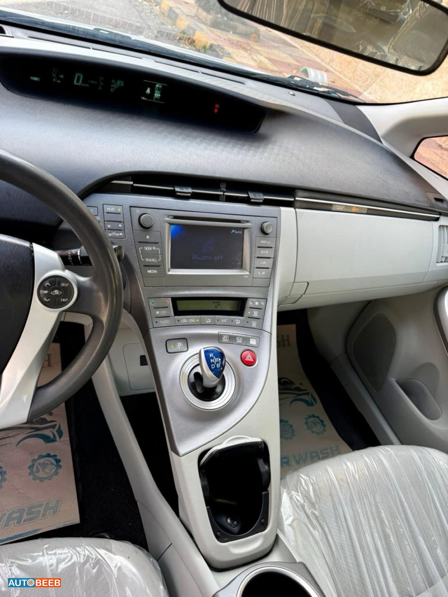 تويوتا بريوس 2014