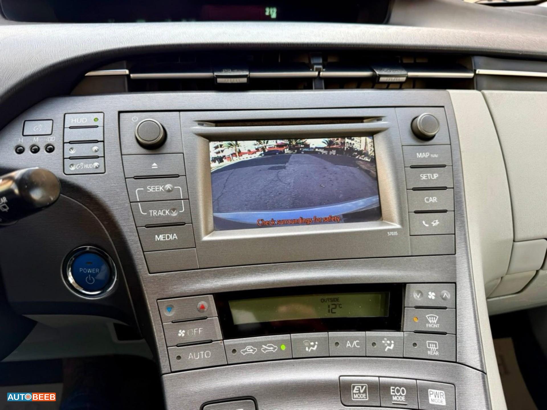 تويوتا بريوس 2014