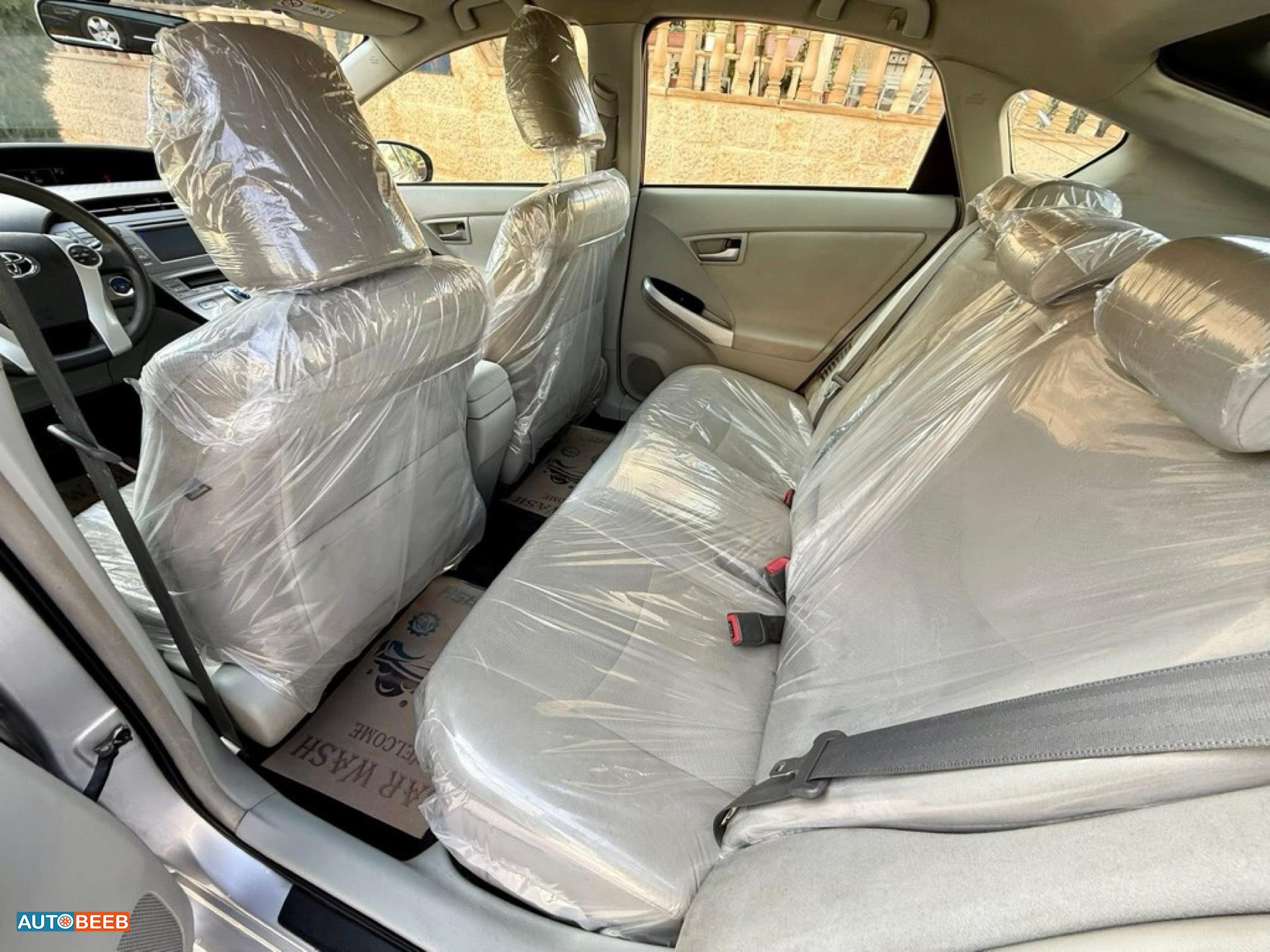 تويوتا بريوس 2014