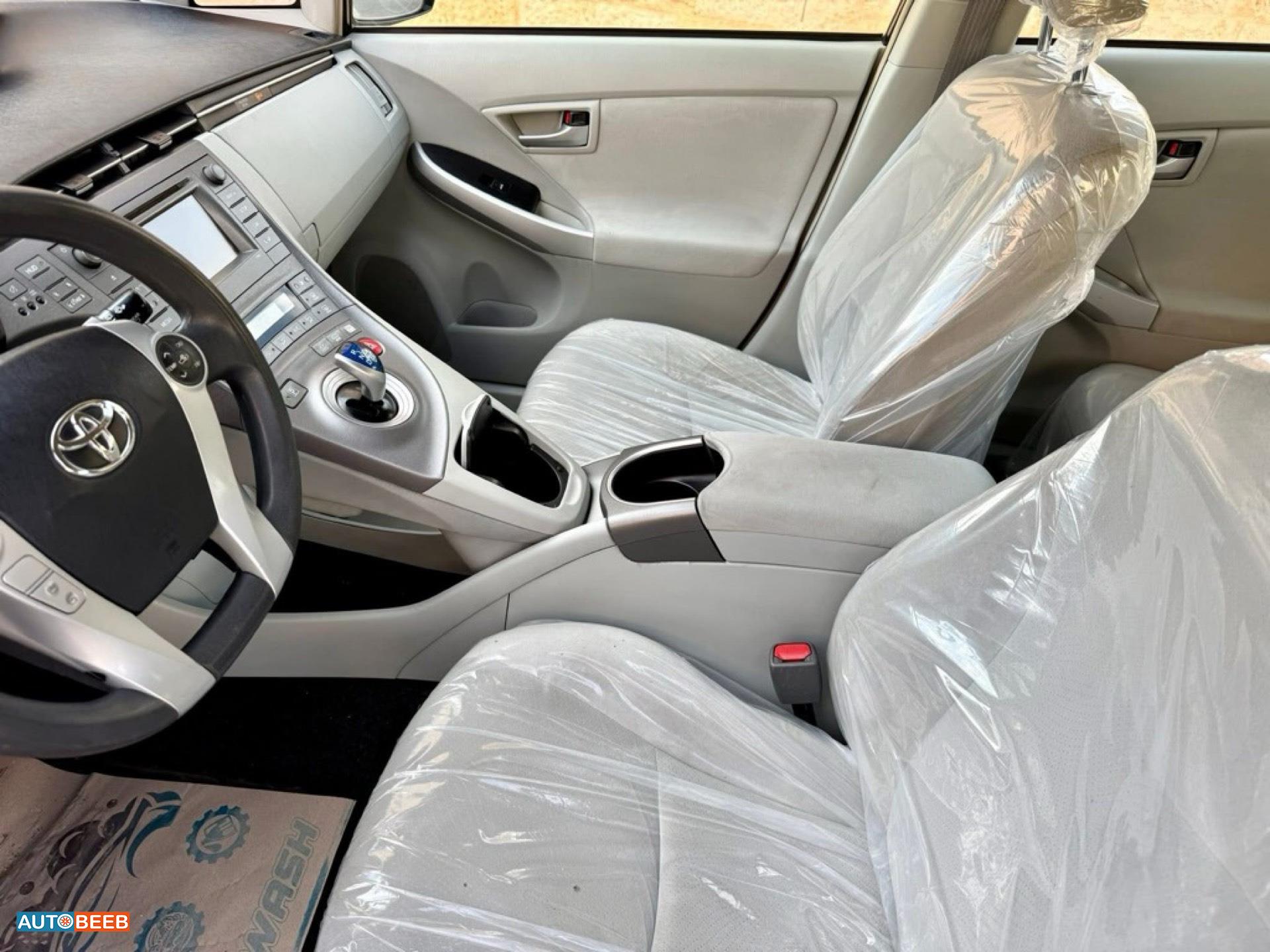 تويوتا بريوس 2014