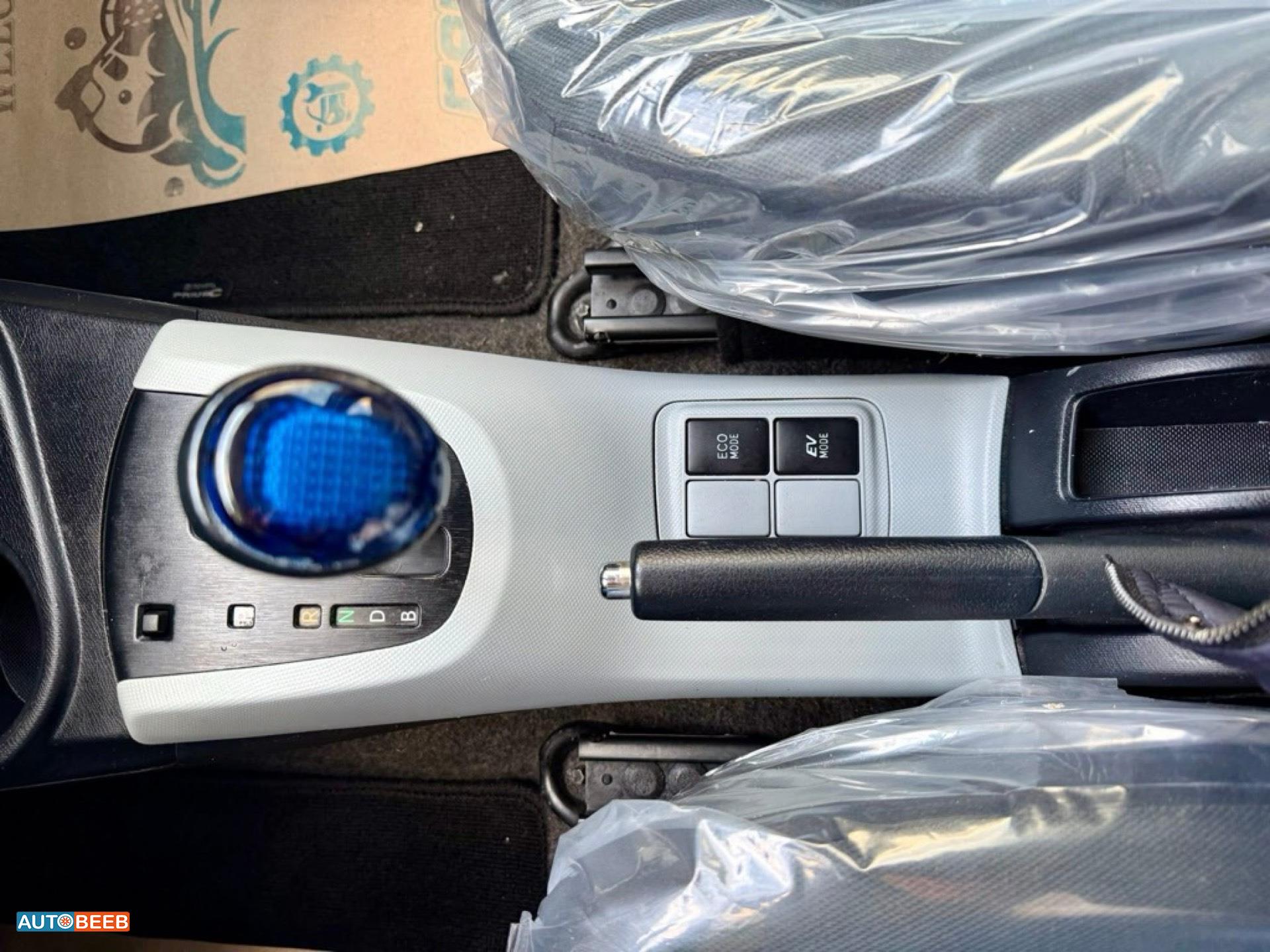 تويوتا بريوس سي 2014