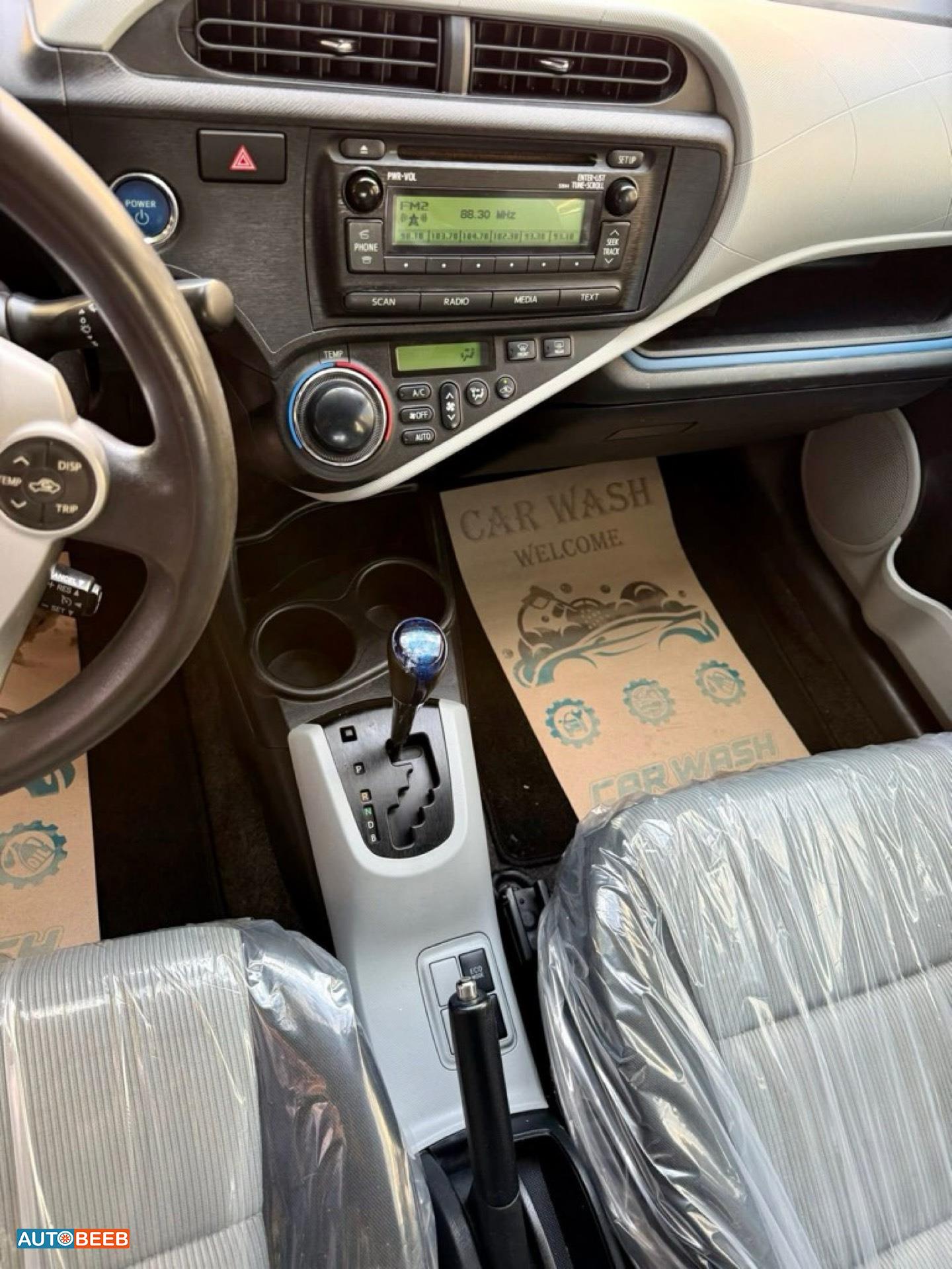 تويوتا بريوس سي 2014