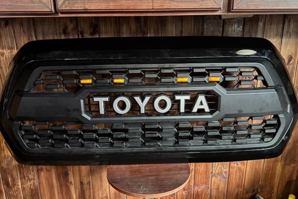 Body  Grilles Toyota Tacoma