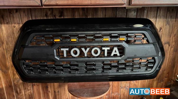 Body  Grilles Toyota Tacoma