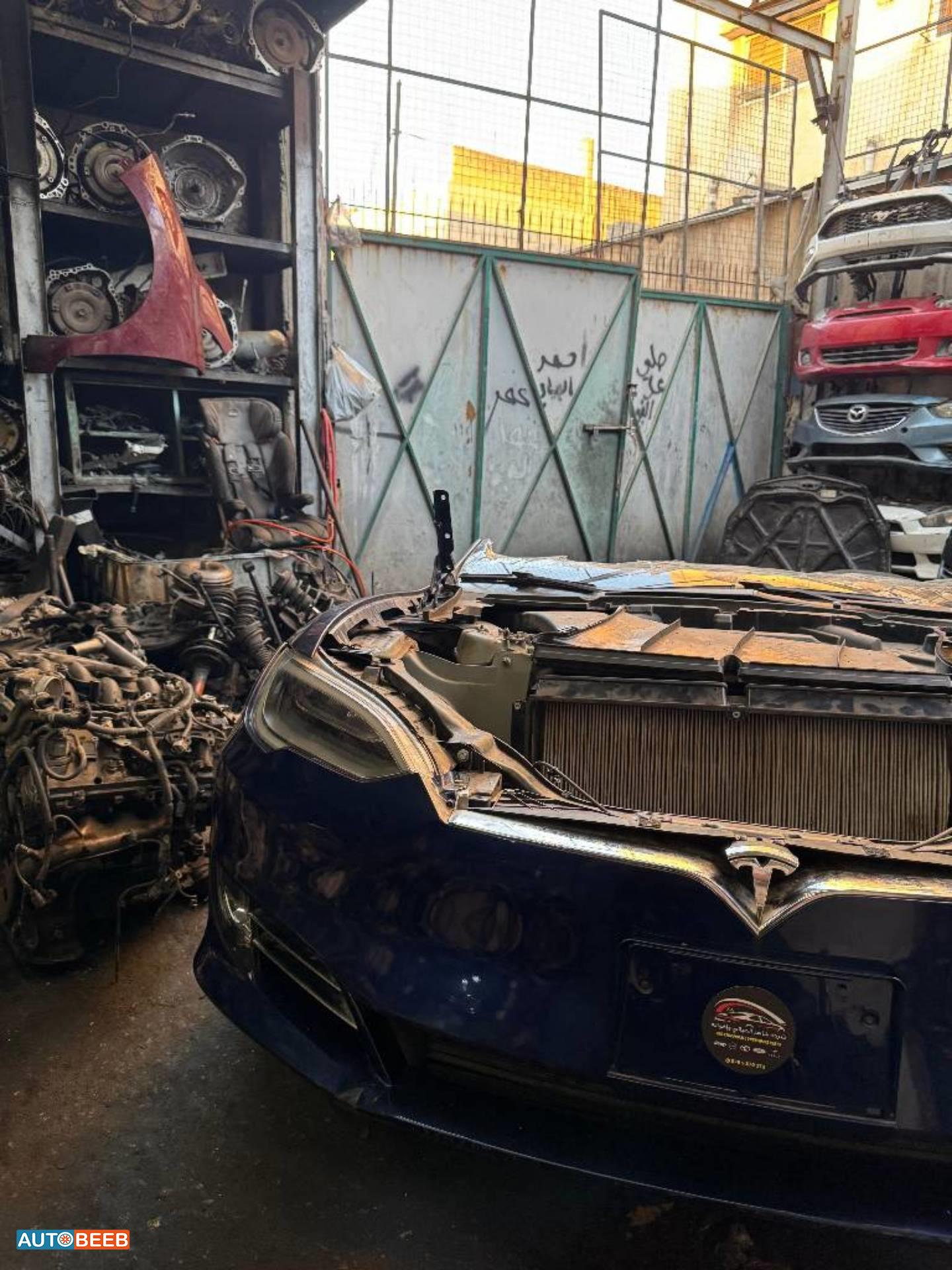 Body  Front clip Tesla S