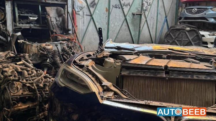 Body  Front clip Tesla S