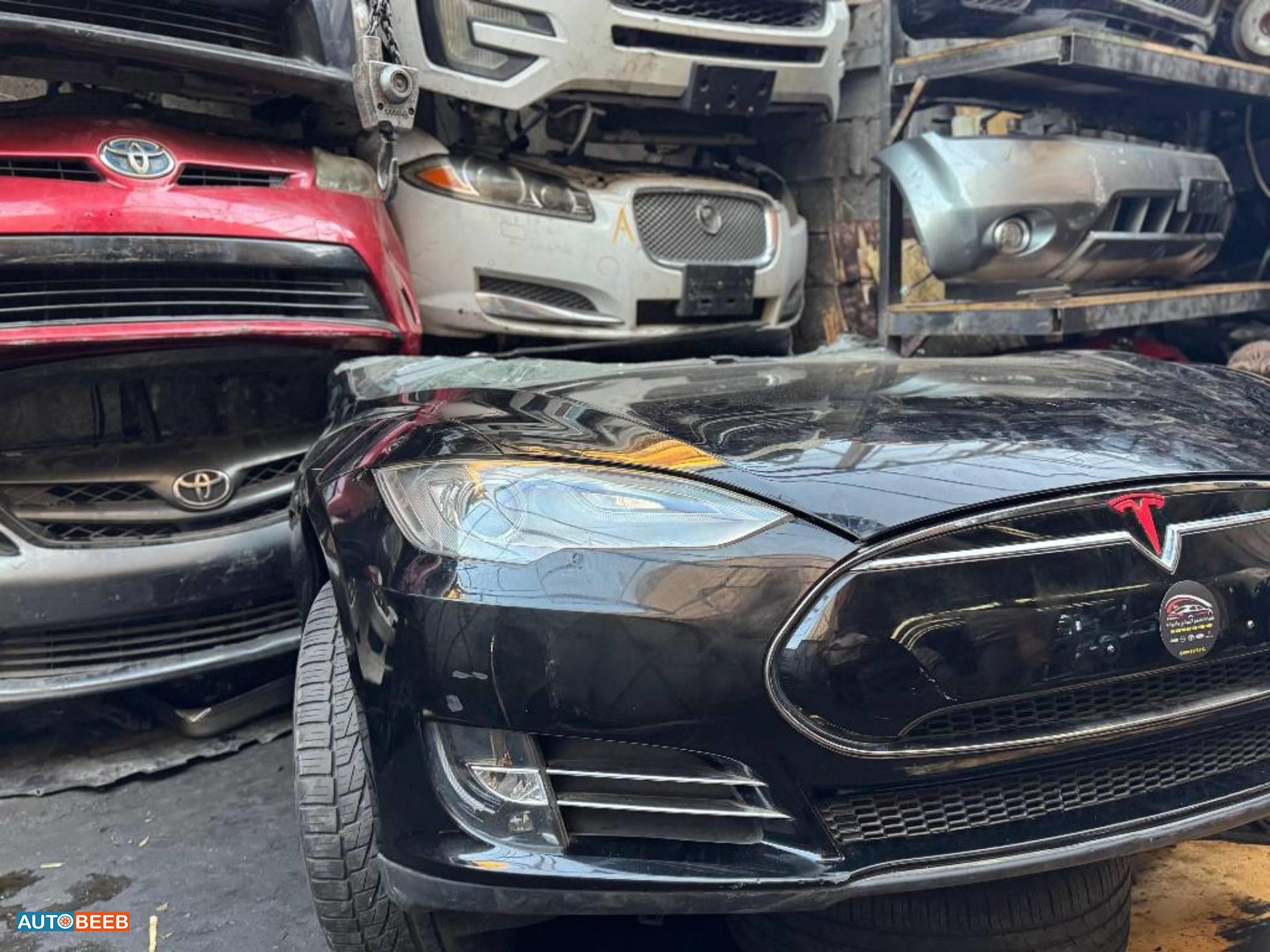 Body  Front clip Tesla S