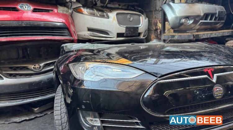 Body  Front clip Tesla S