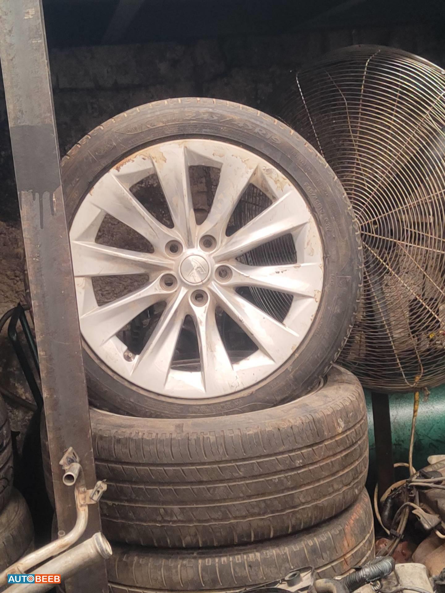 طقم جنطات مع كوشوك تيسلا S 5 براغي 19