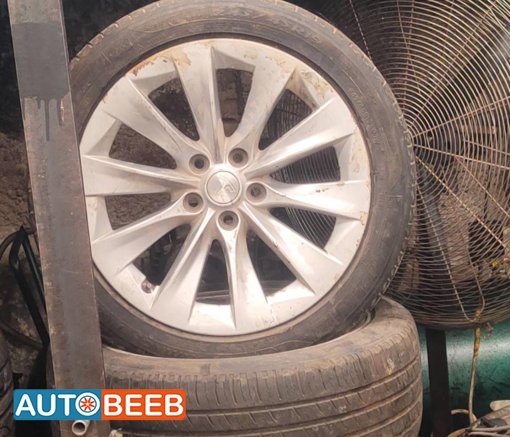 طقم جنطات مع كوشوك تيسلا S 5 براغي 19