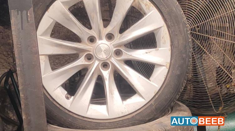 طقم جنطات مع كوشوك تيسلا S 5 براغي 19