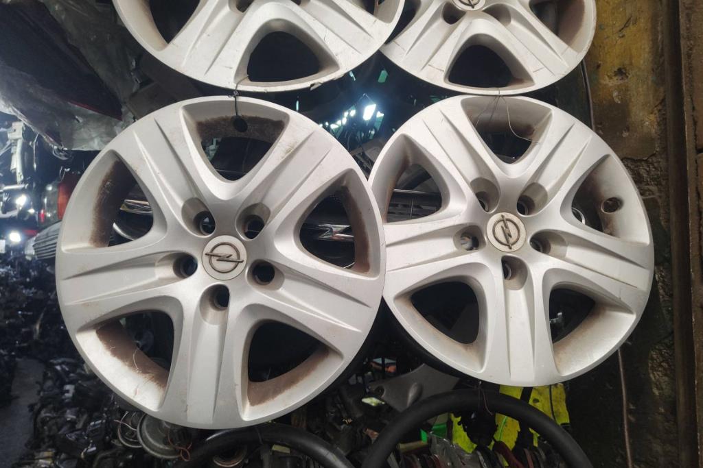 طاسة عجل اوبل فيكترا 2000 2001 2002 2003